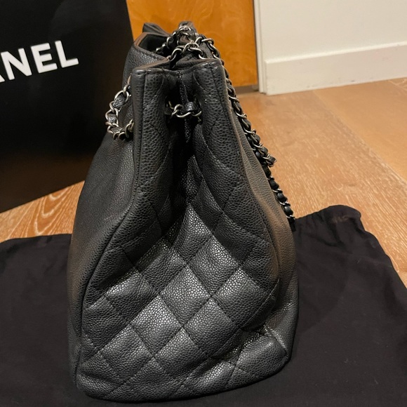 Chanel Caviar Leather Shopping Tote in Black, style 94305 - Picture 3 of 16